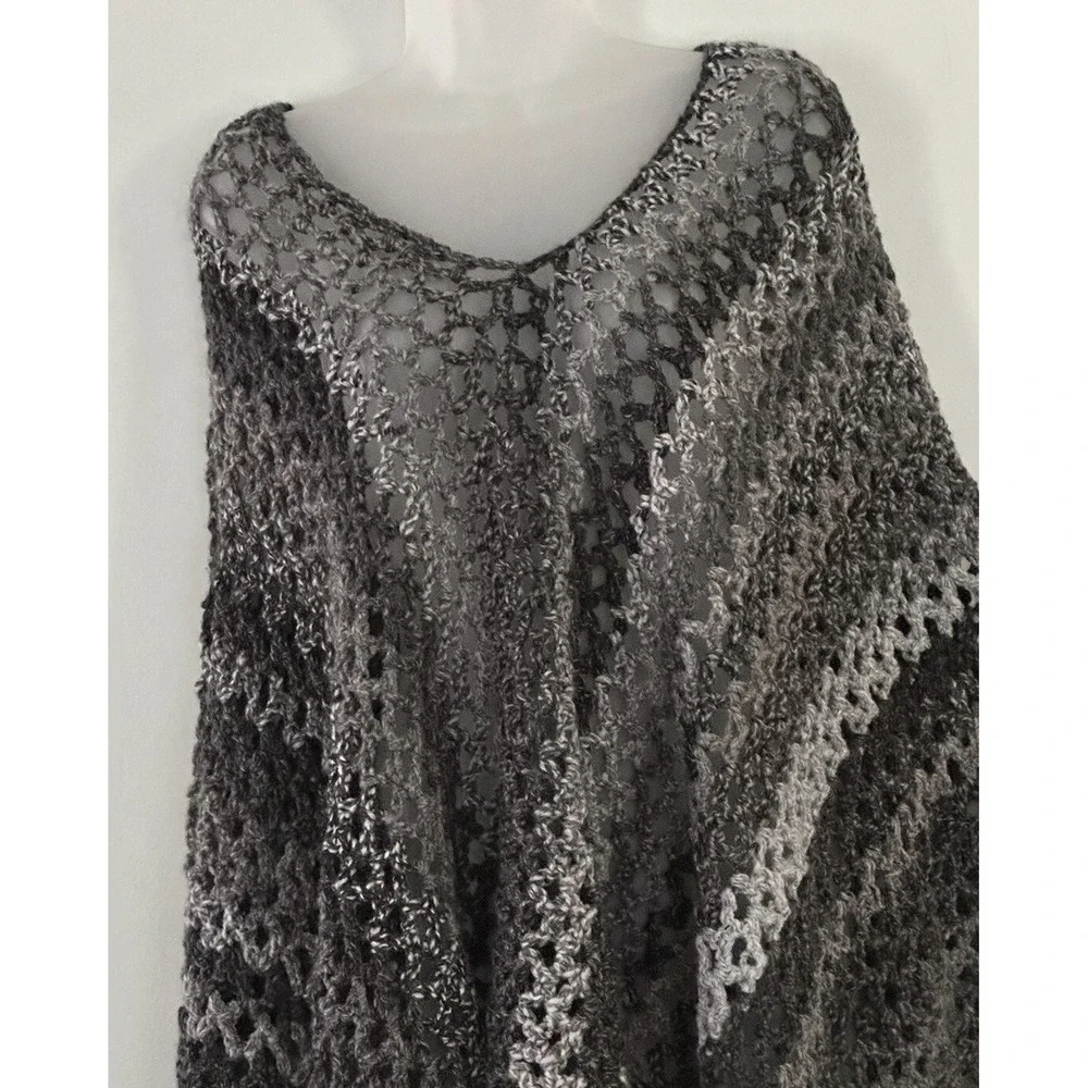 Crochet Knit Blue and‎ Gray Striped Poncho Edgy Boho OS Ombré Hippie 70s